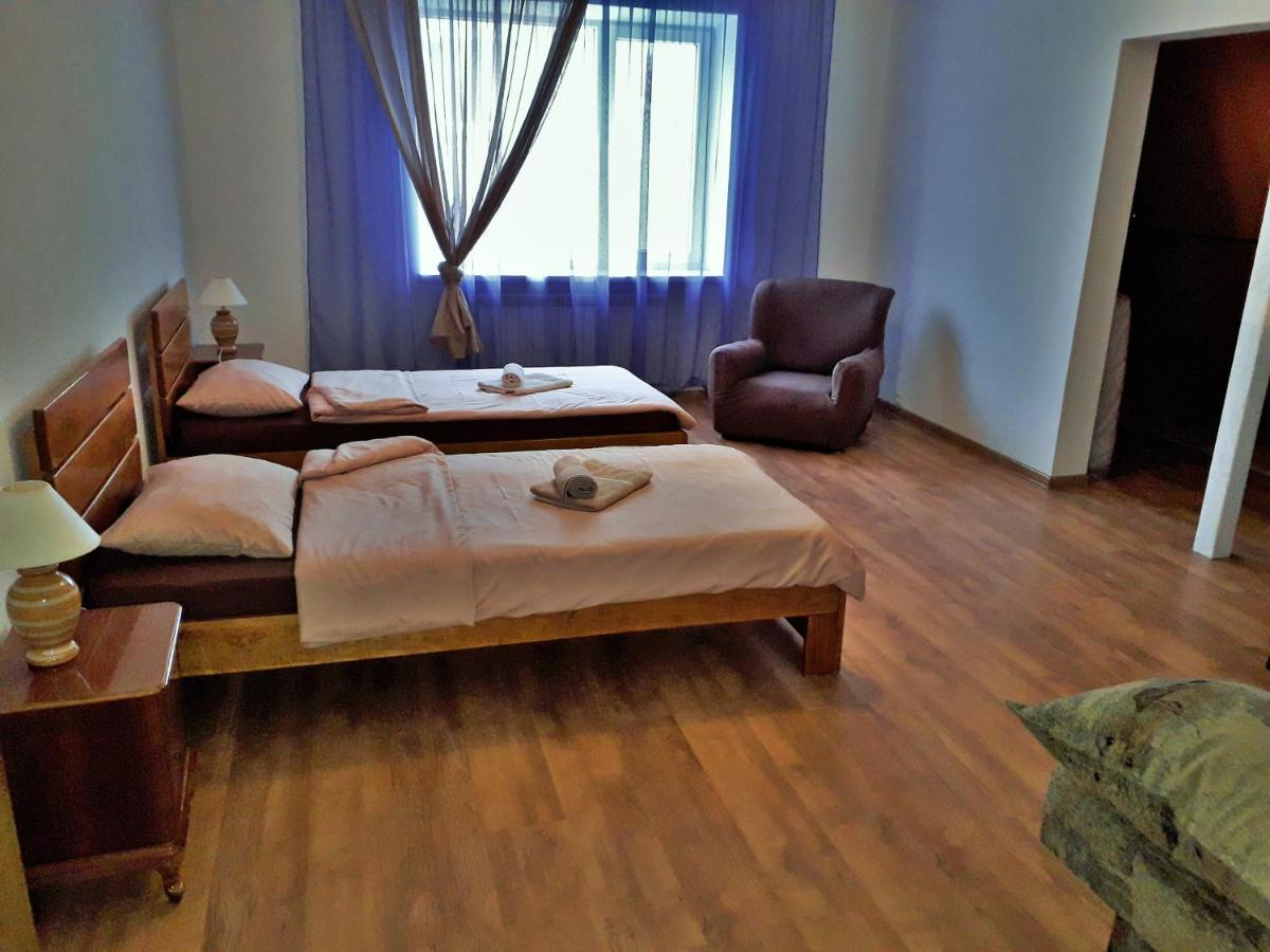 Novyye Petrovtsy Guest House On Ivana Franka מראה חיצוני תמונה