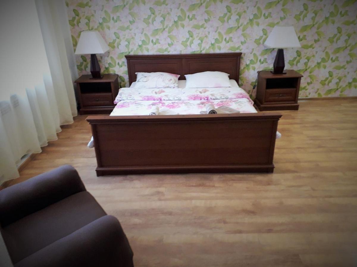 Novyye Petrovtsy Guest House On Ivana Franka מראה חיצוני תמונה