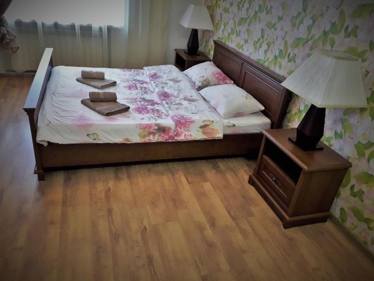 Novyye Petrovtsy Guest House On Ivana Franka מראה חיצוני תמונה