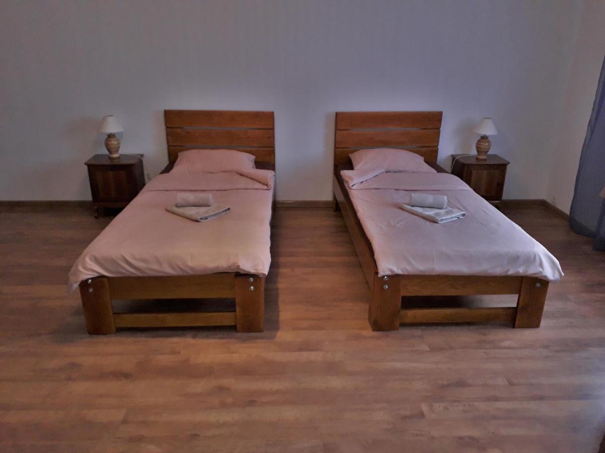 Novyye Petrovtsy Guest House On Ivana Franka מראה חיצוני תמונה